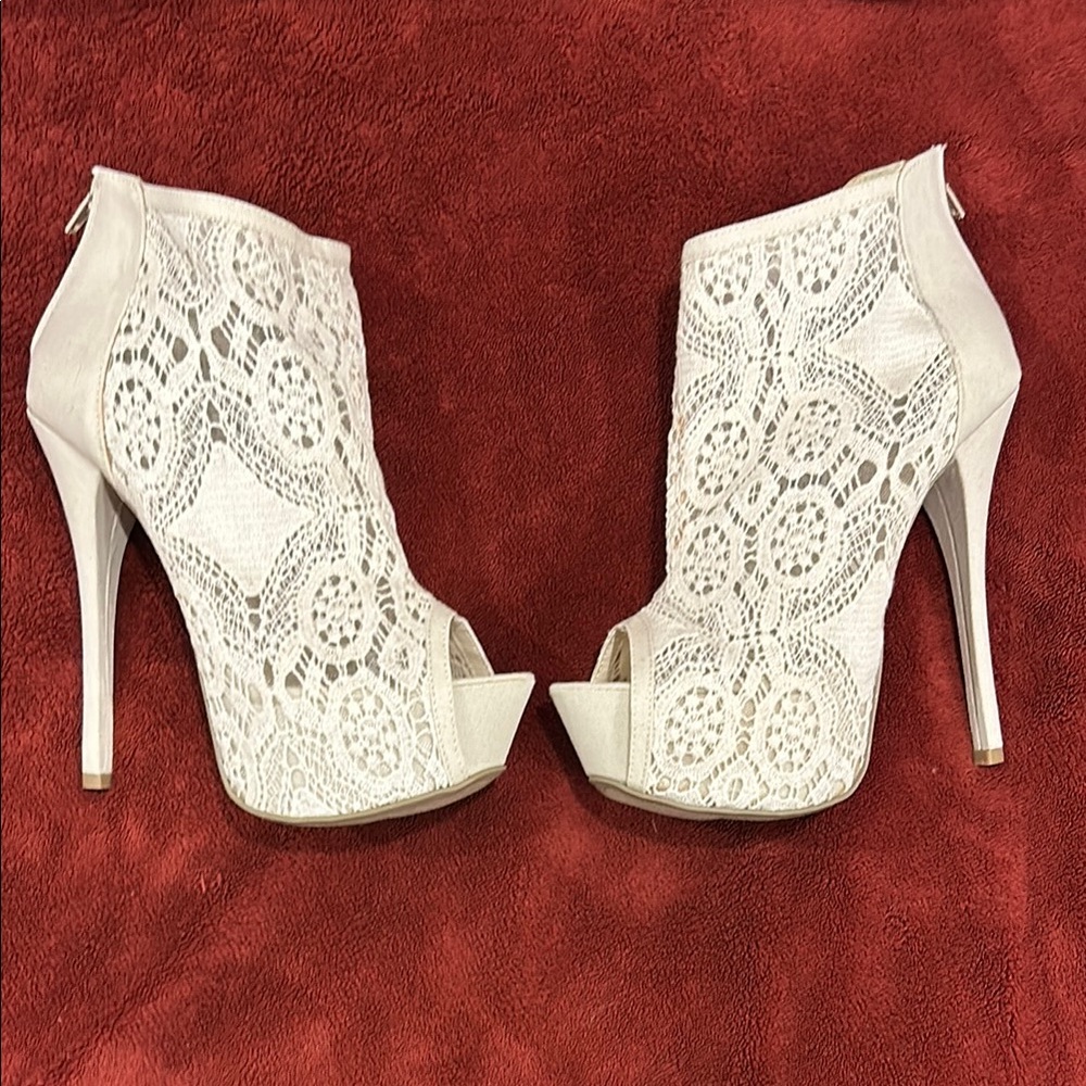 Elegant Lace Peep-Toe Platform Stiletto Booties, Size 8.5, Cream color